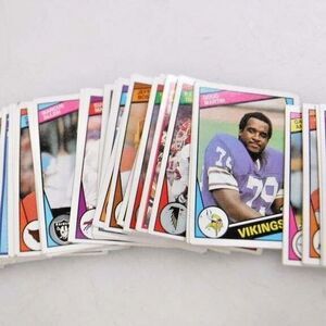 LOT OF 50 VINTAGE 1984 TOPPS CHEWING GUM NFL SPORT CARDS - 1984 NFL TOPPS CARDS